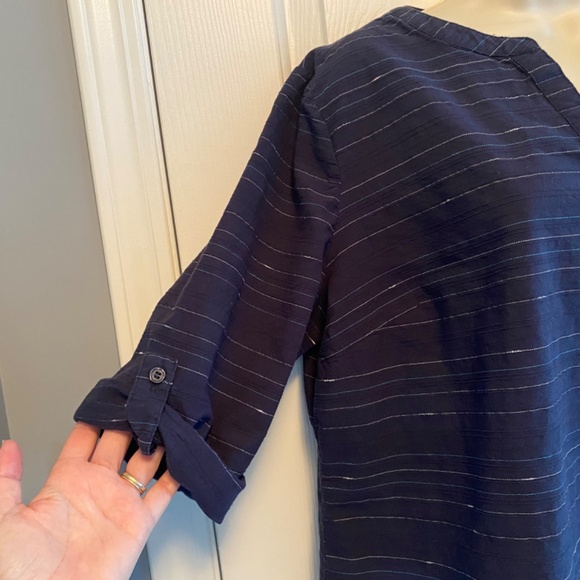 BUY 2 ITEMS & GET 1 FREE - Chico’s Navy Striped Short Sleeve Blouse Sz 12/L - Picture 2 of 7